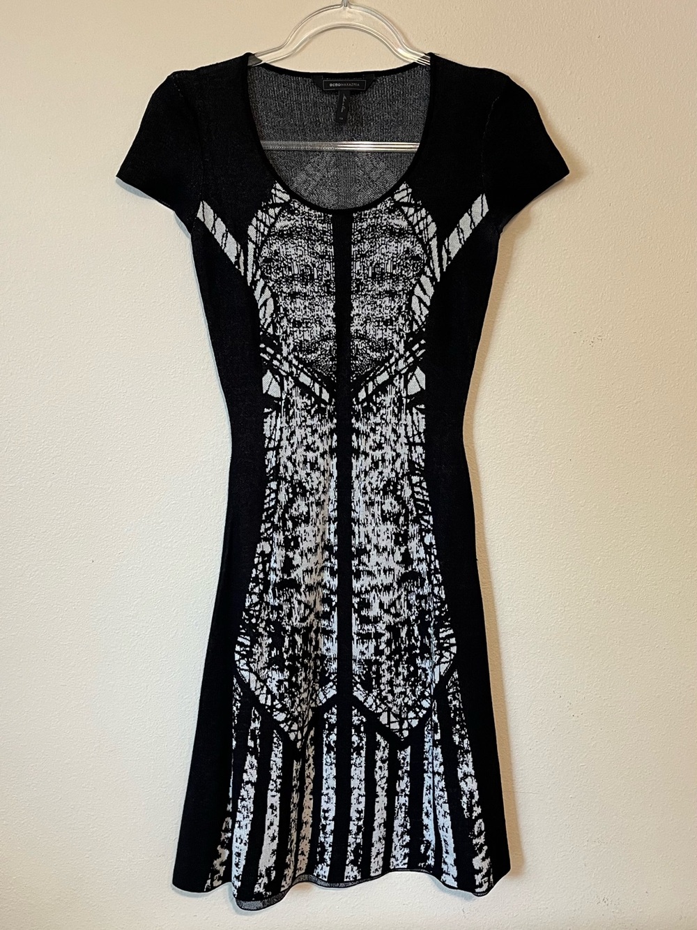 BCBGMAXAZRIA Black & White Geometric Knit Dress – XS